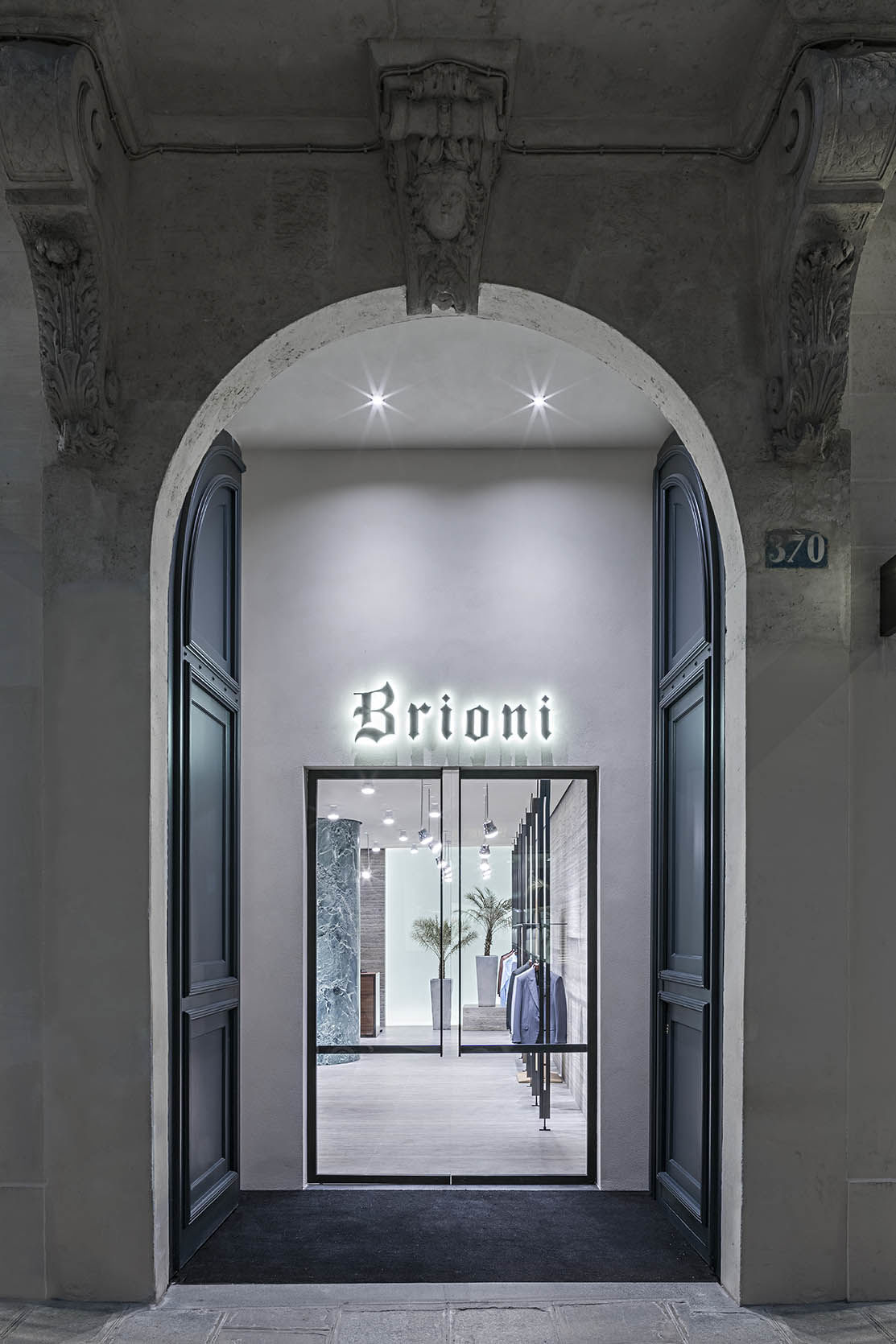 店铺吊顶装修效果图 服装小店装修